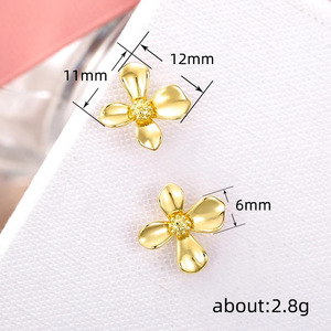 Orecchini a Perno Floreali in Metallo, Eleganti e Chic, Gioielli a Forma di Fiore per Donne, per Uso Quotidiano, Feste, Accessorio Regalo - Product Image 4