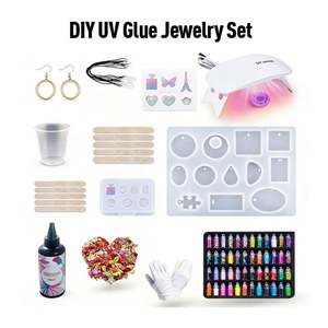 Kit de fabrication de bijoux en résine à marque privée avec moules en silicone, outils, accessoires et fournitures pour durcissement UV transparente et rapide - Product Image 6