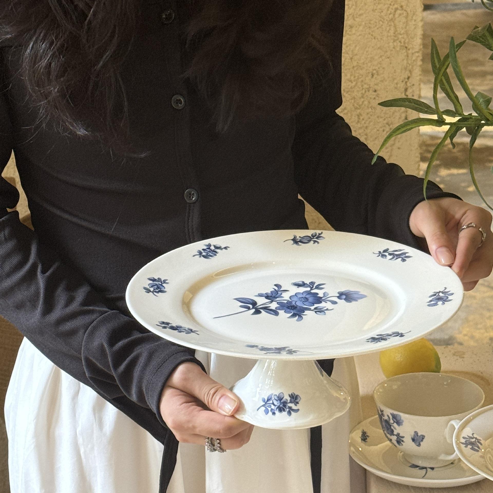 Retro blue floral high foot plate 27*9