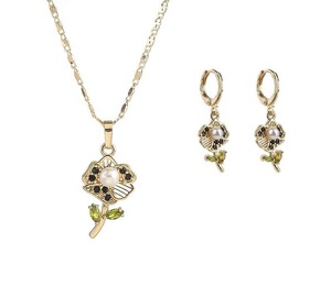 Juego de Joyería de Oro Laminado de 18K, Collar y Aretes con Diseño Floral Romántico, Joyería para Mujer de Alta Calidad, Resistente al Deslustre, con Diseño Floral - Product Image 1