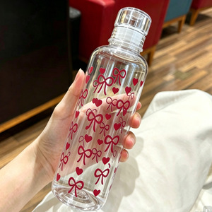แก้วน้ำดีไซน์โบว์แบบขายส่ง 500 มล. ทนความร้อน พกพาสะดวก เหมาะสำหรับการตั้งแคมป์กลางแจ้ง แก้วพลาสติกแข็ง - Product Image 1