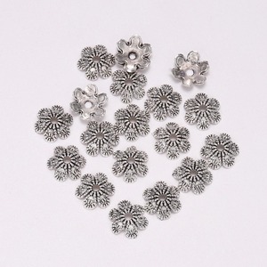 Cuentas espaciadoras de flor de seis pétalos en plata antigua para la fabricación de collares, paquete de 50 piezas. - Product Image 3