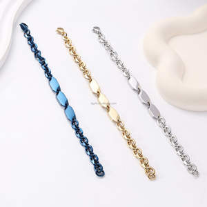 Bracelet chaîne <span class=keywords><strong>gourmette</strong></span> classique en acier inoxydable avec logo gravé, maillons plats, bijou intemporel pour cadeau de <span class=keywords><strong>couple</strong></span>, personnalisable - Product Image 5