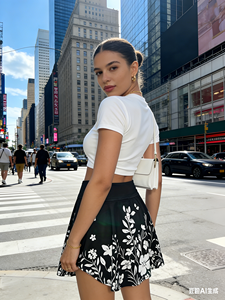 กระโปรงลายดอกไม้สีดำสำหรับผู้หญิงไซส์ใหญ่ - กระโปรงทรงเอเอวสูงแบบมินิพร้อมซับในป้องกันการโป๊ - Product Image 2