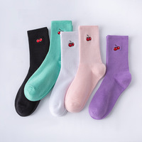 Maquette gratuite Chaussettes de sport unisexes en coton personnalisées Chaussettes de sport colorées avec logo personnalisé
