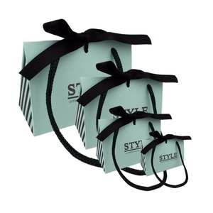 Caja <span class=keywords><strong>de</strong></span> regalo <span class=keywords><strong>de</strong></span> papel <span class=keywords><strong>de</strong></span> arte triangular elegante, embalaje <span class=keywords><strong>de</strong></span> cinta plegable blanca y negra para regalos <span class=keywords><strong>de</strong></span> cristal cosmético, <span class=keywords><strong>crema</strong></span> <span class=keywords><strong>de</strong></span> ojos <span class=keywords><strong>de</strong></span> laminación mate - Product Image 5