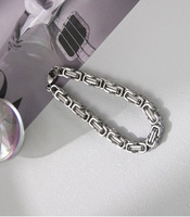 Bracelet Punk Tendance en Acier Inoxydable avec Fermoir Mousqueton, Design Audacieux et Inaltérable pour Hommes et Femmes