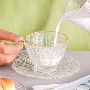 Set di <span class=keywords><strong>Tazze</strong></span> <span class=keywords><strong>da</strong></span> Caffè e Piattini in Vetro con Bordo Dorato, Design Creativo con Motivo Solare, Stile Europeo <span class=keywords><strong>Vintage</strong></span> con Fiori Intagliati - Product Image 5