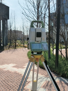 TS03 5'' R500 IP66 กล้องวัดมุมแบบ Total Station สำหรับงานก่อสร้าง พร้อมระบบเลเซอร์จับแนวตั้ง น้ำหนักเบา กำลังขยาย 30 เท่า - Product Image 1