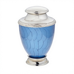 Urne funéraire américaine en laiton émaillé bleu riche, style ondulé, pour adultes - Product Image 1