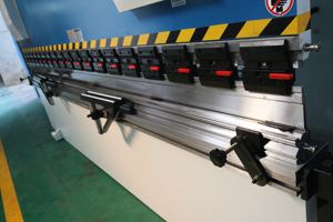 <span class=keywords><strong>Presse</strong></span> <span class=keywords><strong>plieuse</strong></span> hydraulique SANXIN 63T 125T 200T Machine de pliage de plaques métalliques à double moteur servo Prix de la <span class=keywords><strong>presse</strong></span> <span class=keywords><strong>plieuse</strong></span> - Product Image 4