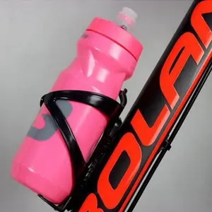 बाइक साइकिल के लिए कस्टम लोगो के साथ 600 मिलीलीटर बीपीए मुक्त प्लास्टिक स्पोर्ट स्क्वीज़ बाइक साइक्लिंग पानी की बोतल