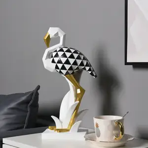 Accessorio per interni di lusso per soggiorno creatività 3D resina fenicottero geometria decorazioni per Statue di animali per l'ufficio dell'hotel di casa