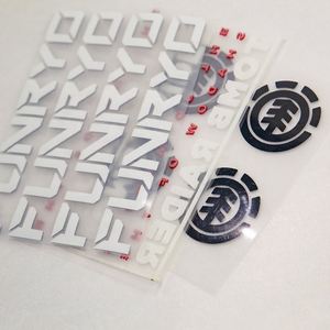 Étiquette de transfert thermique personnalisée en silicone et caoutchouc de haute qualité pour vêtements, fabriquée en Chine - Product Image 2