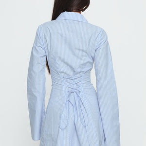 เดรสสั้นแขนยาวทรงบานสไตล์ใหม่สำหรับผู้หญิง แต่งลายทาง ติดกระดุมด้านหลัง ปรับเอวได้ด้วยเชือกผูก - Product Image 2