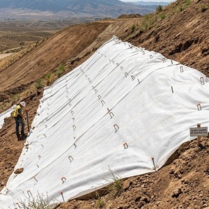 Tissu <span class=keywords><strong>géotextile</strong></span> tissé en polypropylène 100-200KN haute résistance pour la construction routière et civile - Product Image 2