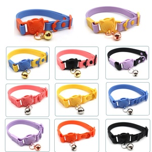 Correa de goma recubierta con logotipo personalizado, <span class=keywords><strong>collar</strong></span> de seguridad ajustable para gatos, pequeño, impermeable, de silicona, PVC, con campana, disponible - Product Image 3