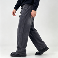 Jean élastique à taille élastique pour homme, en denim noir délavé, coupe ample à jambe large, avec cordon de serrage et ourlet retroussé sur les côtés, idéal pour le streetwear