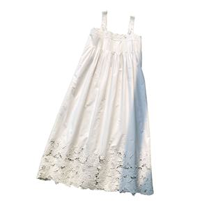 Robe midi blanche ample sans manches pour femme, en dentelle brodée, style français, romantique, naturelle, respirante et résistante - Product Image 1
