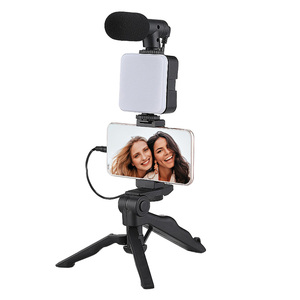 Kit de Vlogging <span class=keywords><strong>et</strong></span> de Création Vidéo LED en Promotion : <span class=keywords><strong>Trépied</strong></span> de Table pour <span class=keywords><strong>Téléphone</strong></span> <span class=keywords><strong>avec</strong></span> <span class=keywords><strong>Lumière</strong></span>, <span class=keywords><strong>Micro</strong></span> <span class=keywords><strong>et</strong></span> Télécommande - Product Image 6