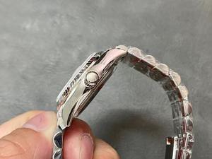 Reloj de Buceo Mecánico Automático de Alta Calidad con Cristal de Zafiro, Esfera con Resistencia al Agua de 50 Bares, Correa de Acero Inoxidable y Calendario - Product Image 4