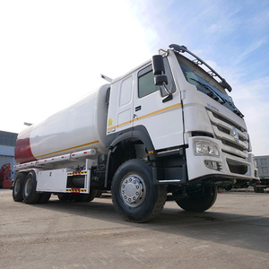 Camion-<span class=keywords><strong>citerne</strong></span> à essence/diesel d'<span class=keywords><strong>occasion</strong></span> Weichai Engine Sinotruk Howo 380HP - Product Image 2