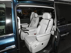 Voyah Dreamer MPV de Lujo 2025, Vehículo Eléctrico 4x4 con Volante a la Izquierda, Autonomía de 601-700 km y Motor de 250-300 kW - Product Image 5