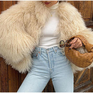 Cappotti Corti Invernali Caldi da Donna 2025, Giacca Addensata a Maniche Lunghe con Scollo Rotondo, Elegante Capospalla <span class=keywords><strong>in</strong></span> <span class=keywords><strong>Pelliccia</strong></span> <span class=keywords><strong>Sintetica</strong></span> Stile High Street - Product Image 1