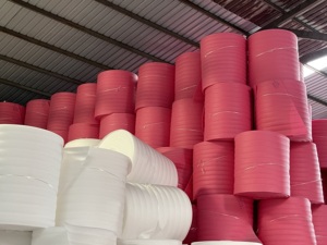 โฟม EPE สีแดงม้วน-กันน้ำและกันความชื้นสำหรับวัสดุป้องกันเฟอร์นิเจอร์ส่งออกจากเวียดนาม - Product Image 2