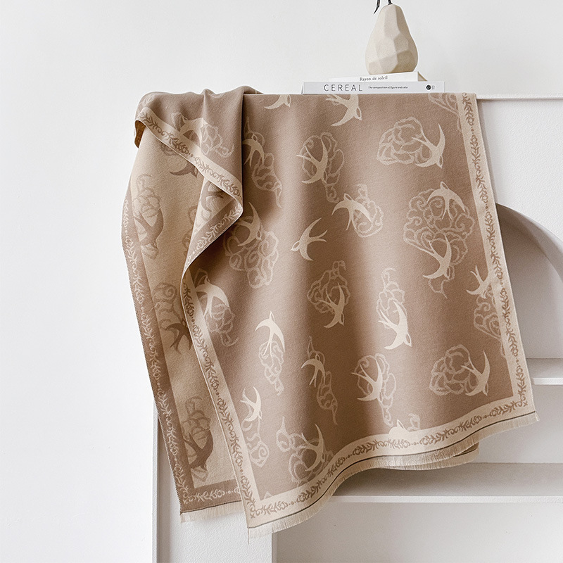 สีขาวนวล