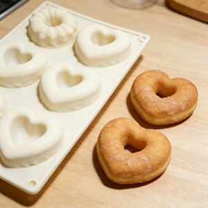 Molde de Silicona para Hornear en Forma de Oso 3D, Reutilizable, con 6 Cavidades para Donuts, Bandeja para Hornear Mini Pasteles - Product Image 3