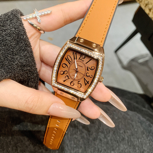 Reloj de Cuarzo con Correa de Silicona y Borde de Diamantes de Imitación, Esfera Cuadrada con Números Arábigos para Mujer, Reloj de Pulsera Sencillo y Elegante para Dama - Product Image 4