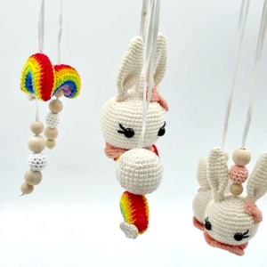 Jouets en peluche doux tricotés non tissés pour nouveau-nés, mobile de lit bébé avec motif abeille et design personnalisé, vente en gros - Product Image 4