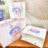 Özel Pembe Gingham Desenli Beyaz Karton Mat Laminasyonlu Karikatür Tarzı Hediye Çantası Pamuklu İp Saplı Kurdele Fiyonklu Kalınlaştırılmış