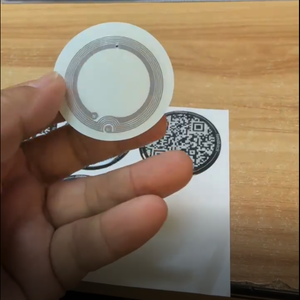 RFIDコインNFCタグプレキシガラスとソフトエポキシ素材213 QRコード付きNFCラウンド接着ステッカーアクリルカードレストラン用 - Product Image 6