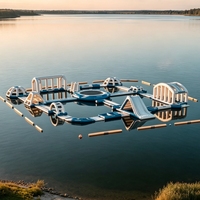 Parc aquatique gonflable d'aventure intérieur/extérieur, jeu de défi d'obstacles flottants sur le lac pour le divertissement