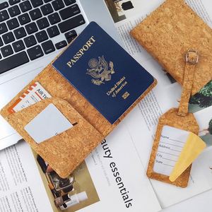 Juego de Accesorios de Viaje de Piel Sintética Marrón y Corcho Sintético al por Mayor: Porta Pasaportes y Etiqueta para Equipaje - Product Image 1