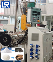 Ligne d'extrusion de panneaux composites bois-plastique (WPC) creux en PVC, PP, PE pour la construction, la décoration et les projets paysagers
