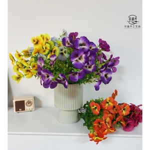 Ramo de Pansies Artificiales, Flores de Seda y Plástico de Alta Simulación, Decoraciones para Interiores y Bodas, en Naranja Fluorescente, Morado y Amarillo - Product Image 1