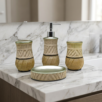 Juego de Baño de Resina con Diseño Textil Personalizado, Fabricante OEM de Poliresina, Dispensador de Jabón Redondo Beige de 4 Piezas para Compradores de Hoteles
