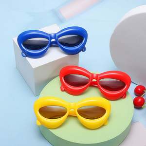 Vente en gros 2025 – Nouvelles lunettes de soleil pour enfants, monture large, style Y2K œil de chat, colorées, pour garçons et filles - Product Image 1