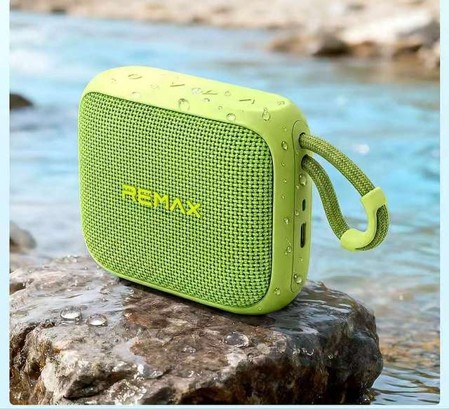 Hot Sale IPX7 Mini Portable Wireless  Hdmi Stereo Popular Fashion Decoration Travel Speakers for Outdoor Activities