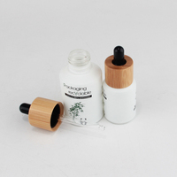 Leere gefrostete weiße Kosmetik glasflasche mit Holz pumpe und Glas mit Bambus-Schraub verschluss One-Stop-Herstellung