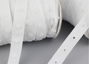 Bande de boutons-pression ronds à dos plat 100 % polyester sans nickel pour vêtements - Product Image 4