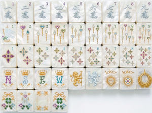 Tuiles de Mahjong américaines en nacre rouge et verte Mythic <span class=keywords><strong>Beasts</strong></span> Dragon, ensemble de 160 tuiles avec tapis, tuiles en acrylique gravées avec des légendes - Product Image 3