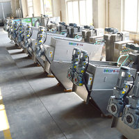 Système de traitement des eaux usées de tannerie, dispositif de gestion des déchets solides et liquides, équipement d'élimination des boues