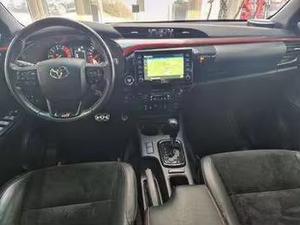 Excelentes Precios, Calidad Superlativa, TOYO-TA HILUX 2020 Doble Cabina GR Sport 4x4 AHK Rollo 150Kw, Autos Usados con Volante a la Izquierda en Venta - Product Image 3