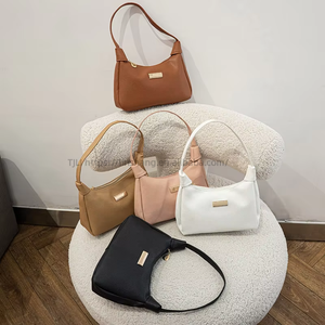 Sac à bandoulière pour femme en cuir PU à fermeture éclair, sac fourre-tout à sangle unique, idéal pour le quotidien et les voyages – Prix de gros abordable - Product Image 1