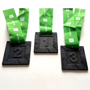 Medalla Deportiva de Metal Personalizada, Rectangular, con Números Grabados 1 2 3, Cordón Verde, Premios para Carreras al Aire Libre - Product Image 1