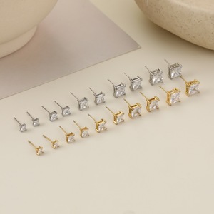 ต่างหูสตั๊ดรูปทรงเรขาคณิตสี่เหลี่ยมสไตล์มินิมอลทำจากสแตนเลสสำหรับผู้หญิง แฟชั่นสำหรับใส่ทุกวัน มีจำหน่ายแบบขายส่ง - Product Image 2